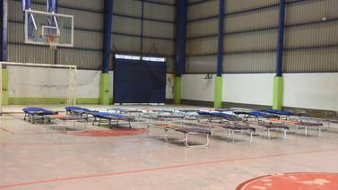 Refugio temporal de La Misión ofrece alimentos y artículos de higiene para personas afectadas