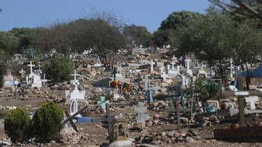 Listos panteones de Tijuana para recibir visitantes por Día de Muertos