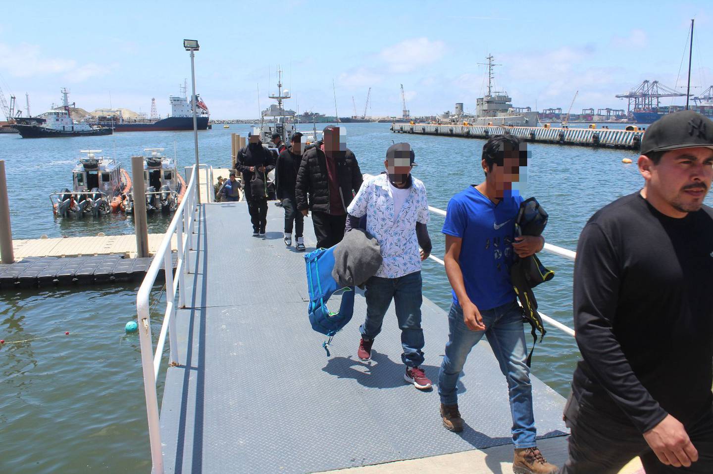 Personal naval realiza rescate de 10 personas en inmediaciones de Ensenada