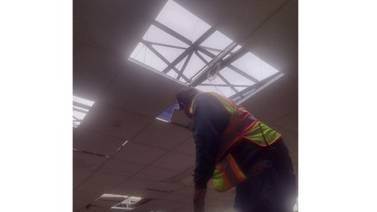 Cierran aeropuerto de Mexicali por desprendimiento del techo