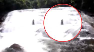VIDEO de extraño ser en cascadas de Brasil causa sensación en redes