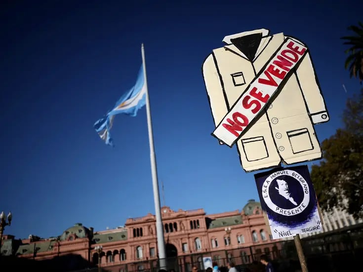 Protesta masiva en Buenos Aires por recorte en universidades públicas