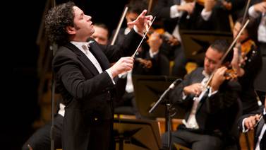 Dudamel y la Filarmónica de Los Ángeles volverán en mayo a los escenarios