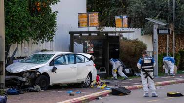 Dos palestinos matan a mujer y hieren a 12 en brutales atropellos coordinados en Israel; lo califican de ataque terrorista