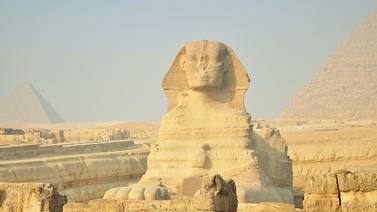 Por qué dicen que la Esfinge de Egipto podría no haber sido tallada solo por humanos