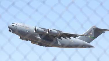 Avión militar gigante toca suelo hermosillense
