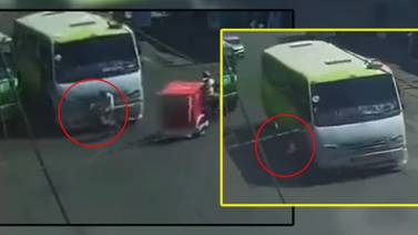 VIDEO: Momento en que abuelito es atropellado por autobús en Edomex