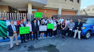 Abogados de Tijuana se manifiestan afuera de juzgados penales
