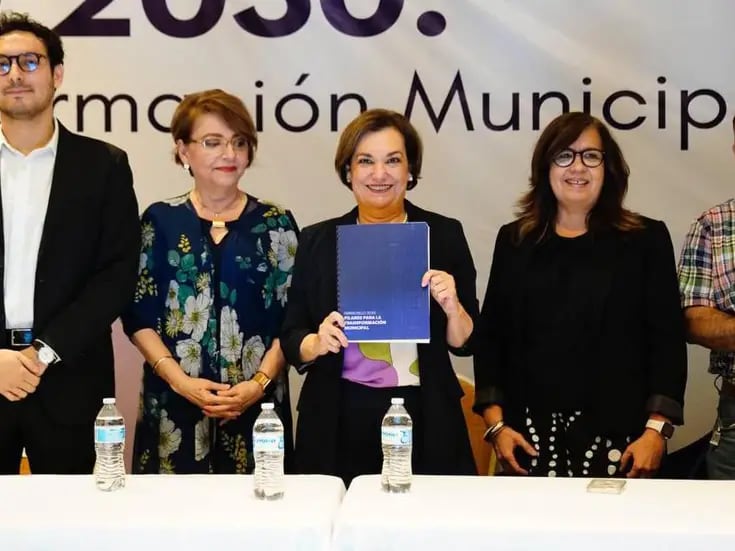 María Dolores del Río recibe propuestas de ciudadanos para transformar Hermosillo