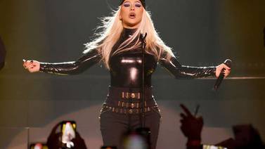 Christina Aguilera sorprende vestida en látex negro en la apertura del nuevo Hotel Virgin en Las Vegas