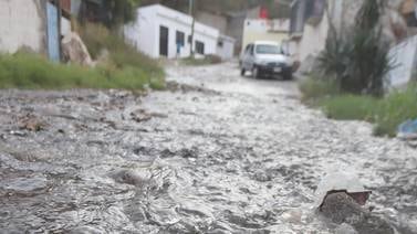 VIDEO: Megafuga de agua encharca Cerro de la Campana