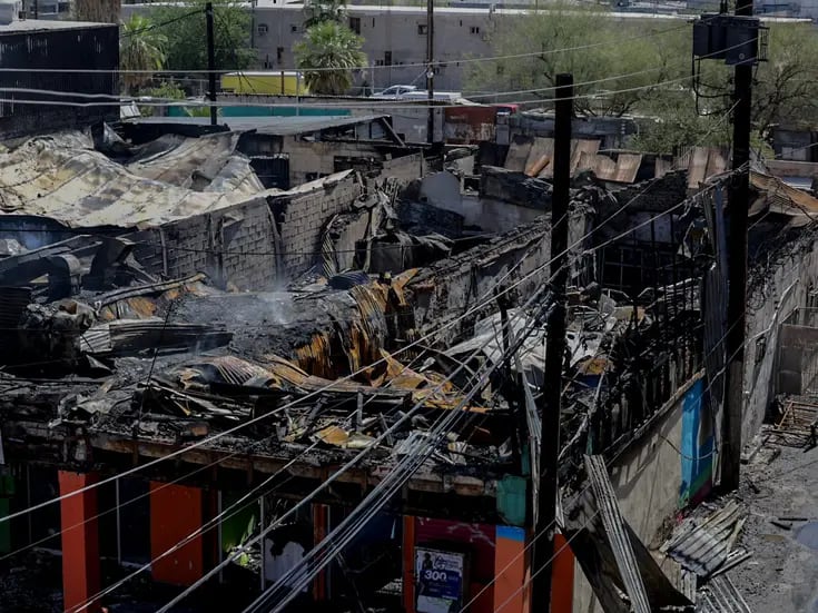 Muere velador tras incendio de locales comerciales en el Centro Histórico