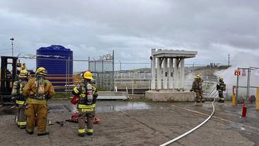 Bomberos sofocan incendio en la fábrica Hisense de Rosarito