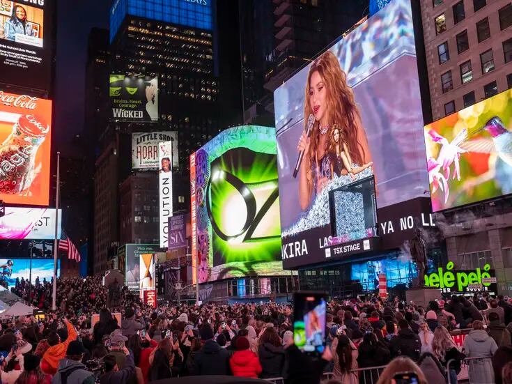Shakira deslumbra en Times Square con su nuevo disco
