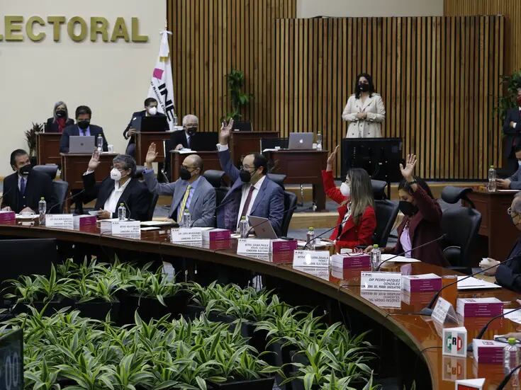 INE aprueba multar con más de 51 millones de pesos a partidos políticos