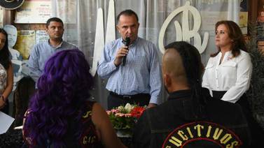 Alcalde oficia boda civil de motociclistas