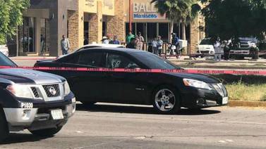 VIDEO: Asesinan a tiros a hombre a bordo de vehículo en Quiroga y Navarrete