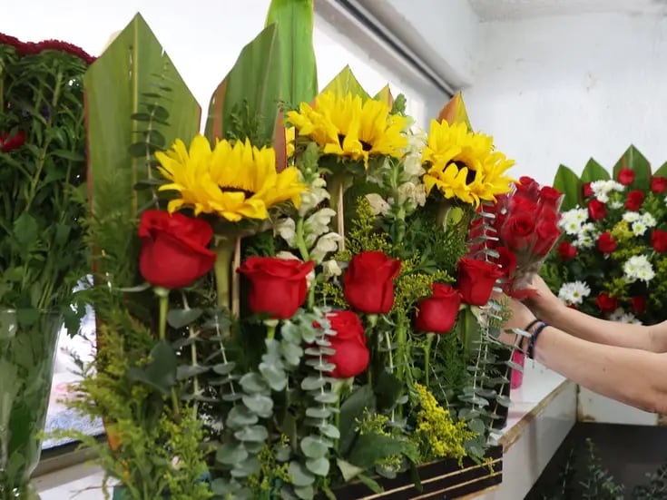Temen que alza a precios de flores “marchiten” ventas del 10 de mayo