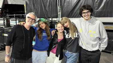 Captan a Alfonso Cuarón en concierto de Taylor Swift