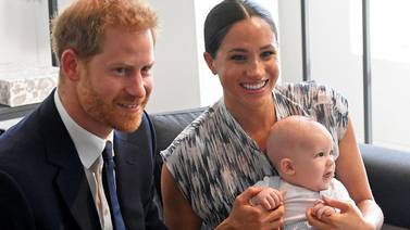 Príncipe Carlos habla públicamente sobre su nieta Lilibet, tras distanciamiento con Harry