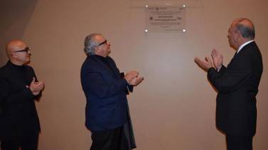 Develan placa en la sala Carlos Monsiváis del Cecut el marco de su séptimo aniversario