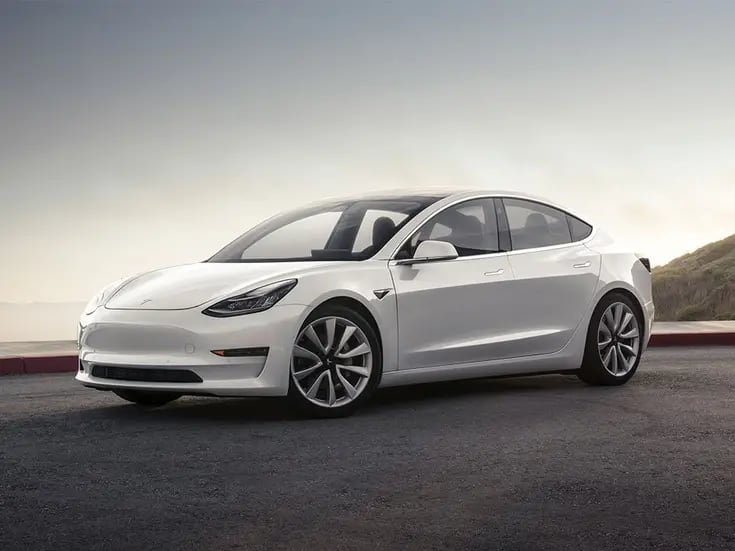 Elon Musk dice que Tesla revelará su robotaxi el 8 de agosto