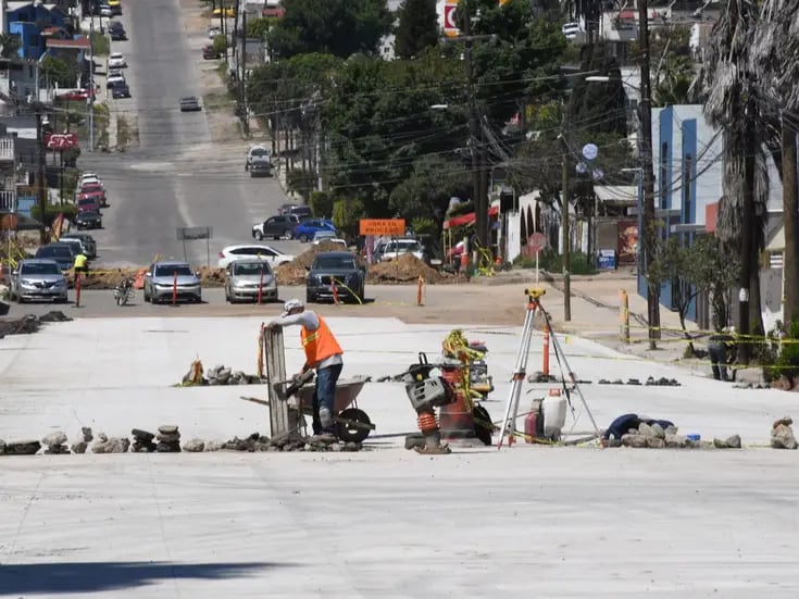 Avanza rehabilitación de la avenida Ámbar en Ensenada