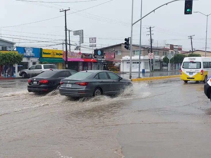 Lluvias en Rosarito: Presentan inundaciones algunos cruceros
