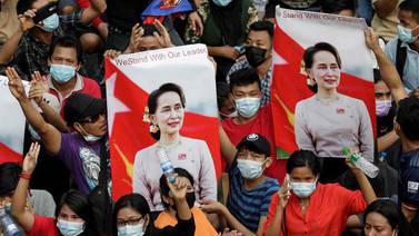 Protestan contra régimen en Birmania; Junta Militar bloquea Internet para frenar movimientos