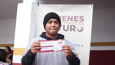 Entregan en Ensenada más de 250 tarjetas a jóvenes aprendices