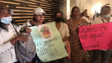 Con protestas vecinos de Naucalpan exigen agua limpia sin sedimentos