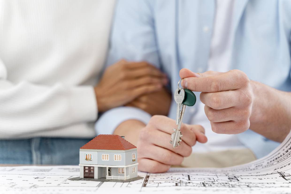 El Infonavit le da la opción al usuario de adquirir un préstamo de índole mayor, ya sea para construir una casa o adquirir una propia
