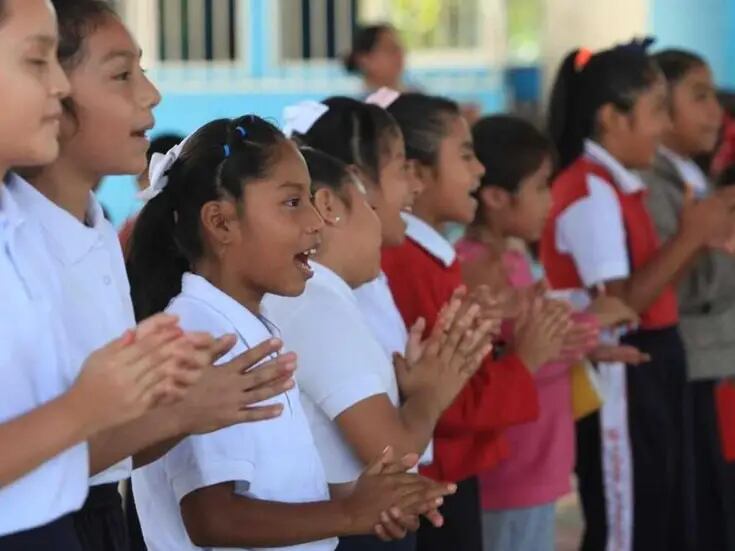 Estudiantes aprenden y cantan la lengua mazateca de Oaxaca para preservarla.