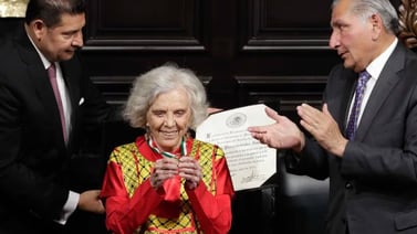 Elena Poniatowska recibe Medalla Belisario Domínguez
