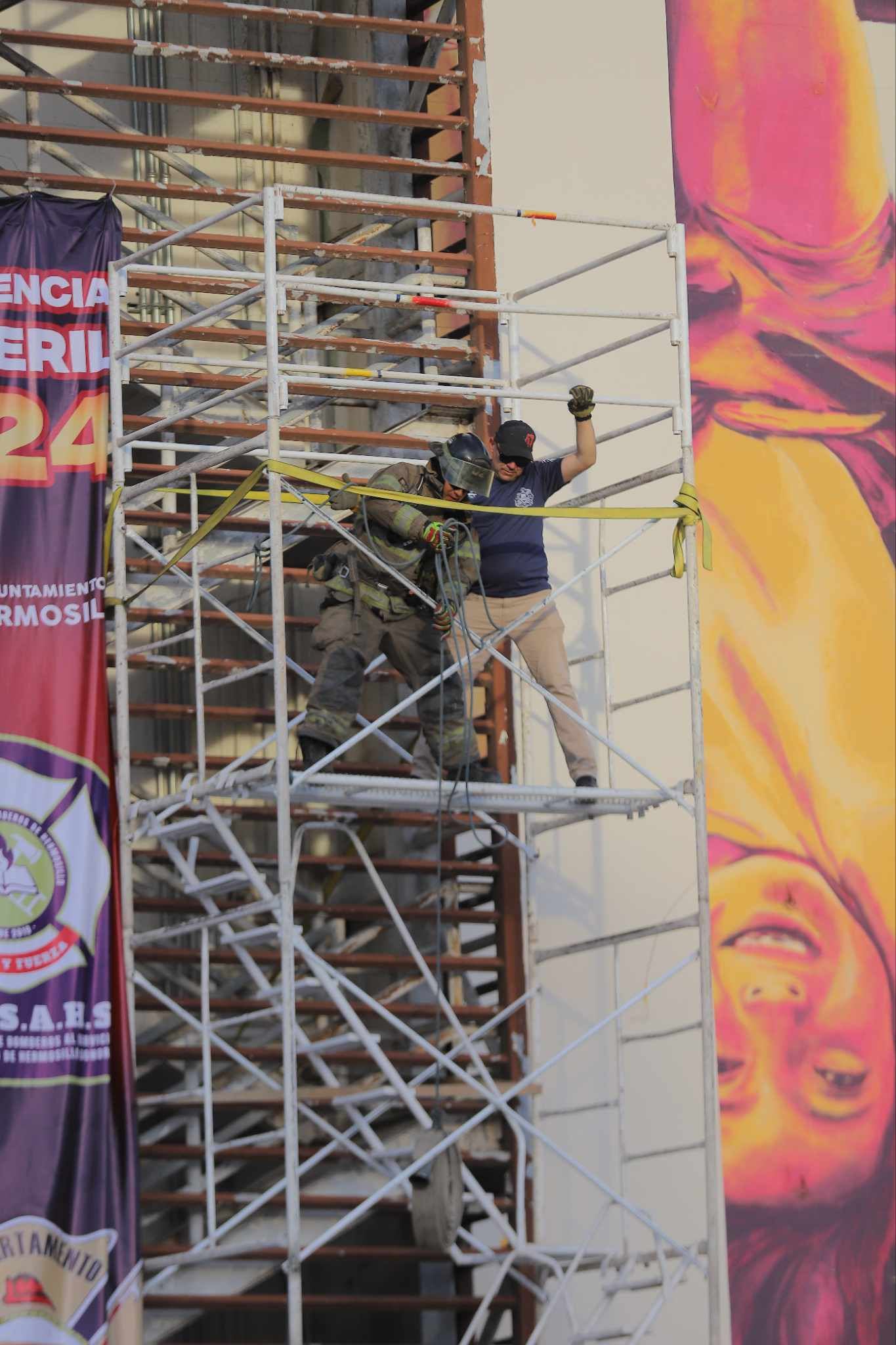 Se llevó a cabo en la plaza Alonso Vidal la competencia Bomberil 2024 con rumbo a las competencias latinoamericanas de policías y bomberos próximas a celebrarse en Colombia. Foto: Gerardo D. Gonsález