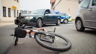 Ciclista cargaba drogas y lo detienen por ir a exceso de velocidad