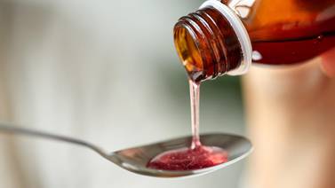 Retiran del mercado jarabes para la tos con miel por riesgo de infección  