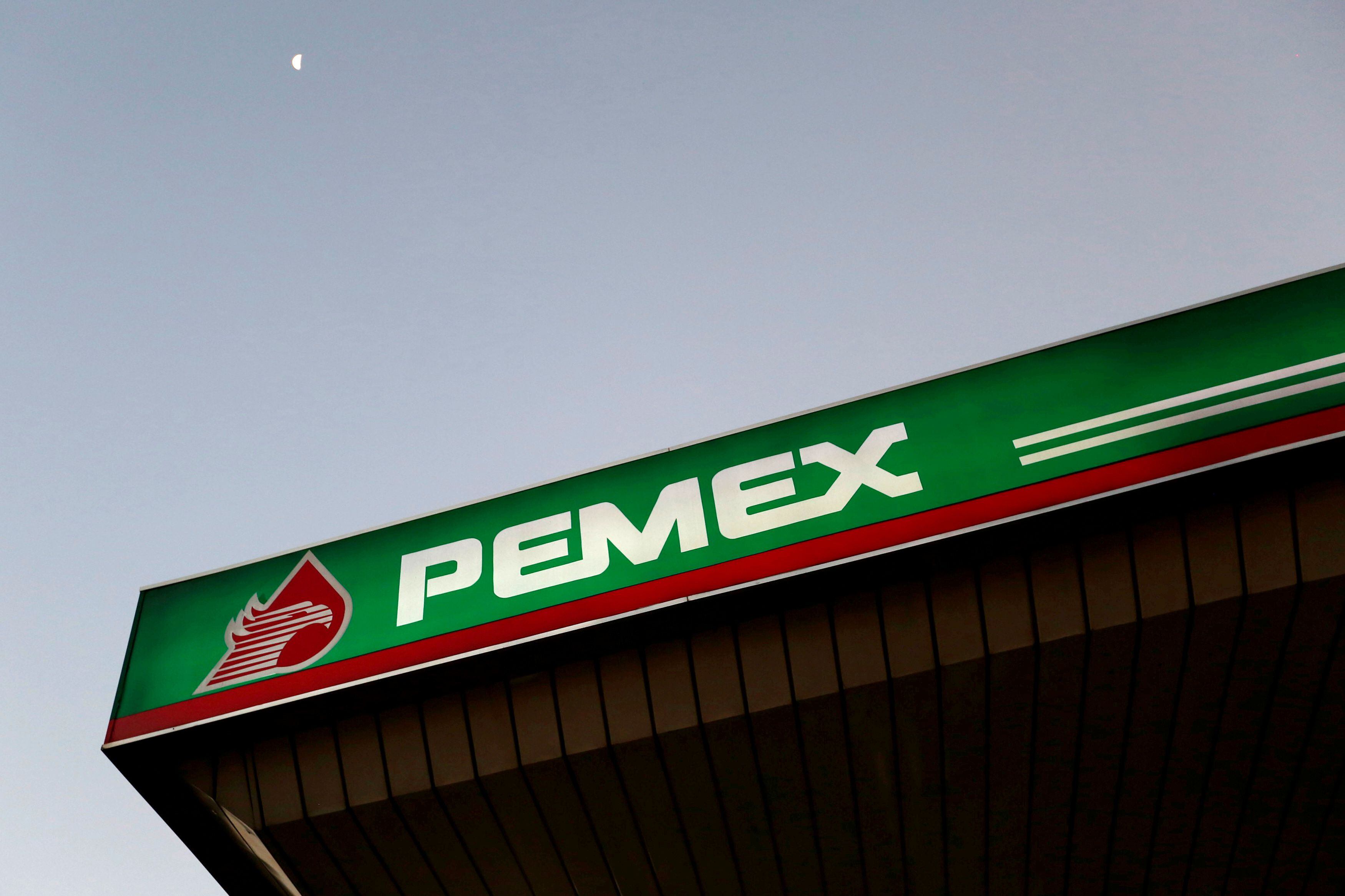 FOTO DE ARCHIVO: Vista de una estación de servicio de la petrolera estatal mexicana Pemex en Ciudad de México, el 13 de enero de 2015.  REUTERS/Edgard Garrido/File Photo
