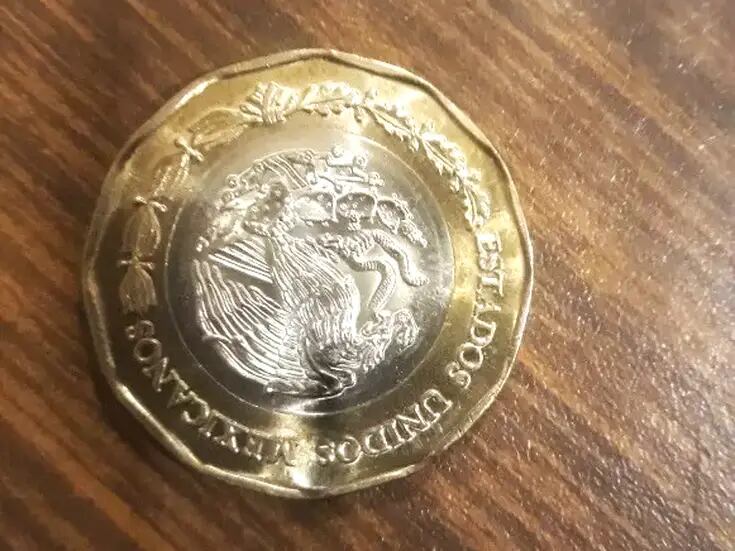 Moneda de 20 pesos con escudo al revés es vendida en Mercado Libre por 22 mil pesos