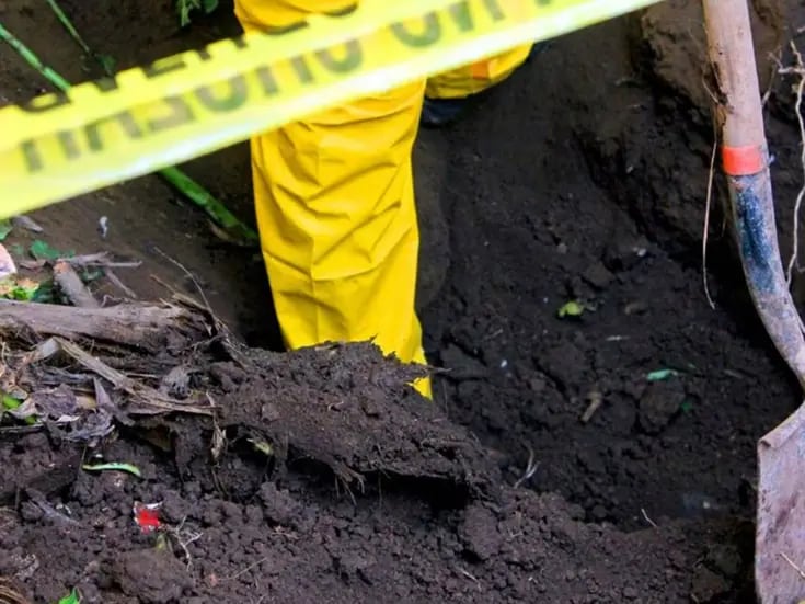 Hallan once cuerpos en fosa clandestina en Tarímbaro, Michoacán