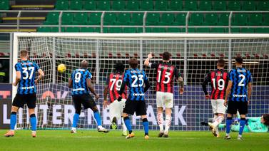Inter gana el derbi de Milán y avanza a semifinal de Copa de Italia