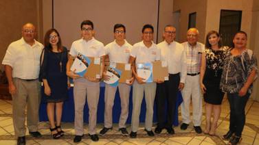 Fundación Healy premia a ganadores de concurso regional de matemáticas