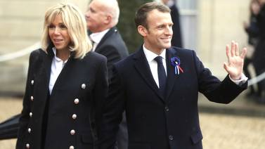 Brigitte Macron dice que "tenía la cabeza hecha un lío" cuando salió con el presidente francés cuando él tenía 15 años y ella 40