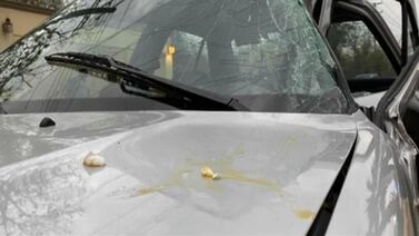 Personas arrojan huevos a vehículo de una agente del MP de Tamaulipas, choca y muere