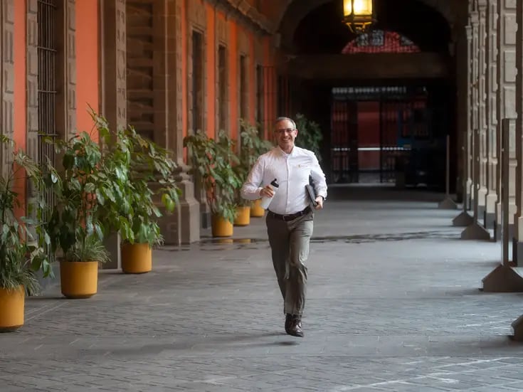 Hugo López Gatell regresa a Palacio Nacional, con un sueldazo de 125 mil pesos mensuales 