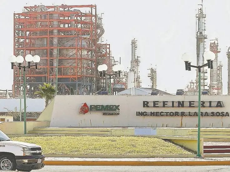 AMLO pide a Pemex informar sobre emisiones en refinería de Cadereyta, tras debate con Xóchitl Gálvez y Álvarez Máynez