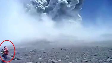 VIDEO: Alpinistas exhiben la fuerza del Popocatépetl haciendo erupción