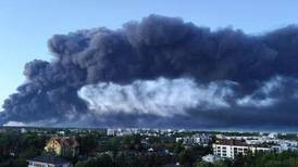 Incendio en centro comercial en Polonia destruyó 400 tiendas