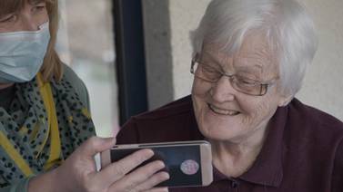 ¿Cuándo y dónde Telcel regalará smartphones a adultos mayores?
