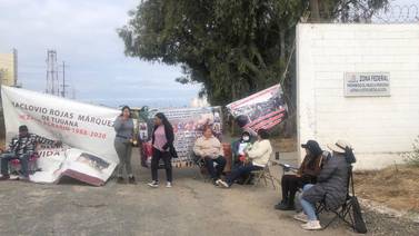 Residentes vuelven a bloquear Terminal de Pemex en Rosarito